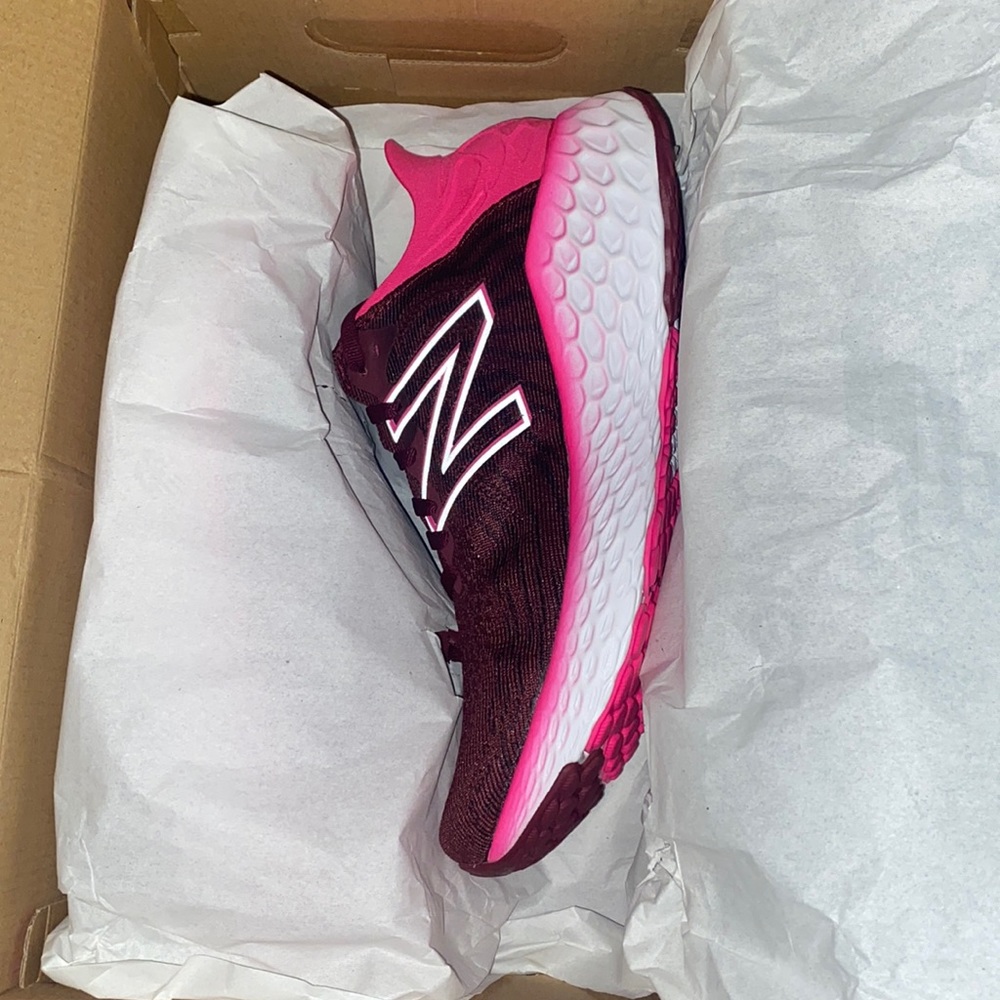 new balance 1080v11 womens 91/2 NEW IN BOX